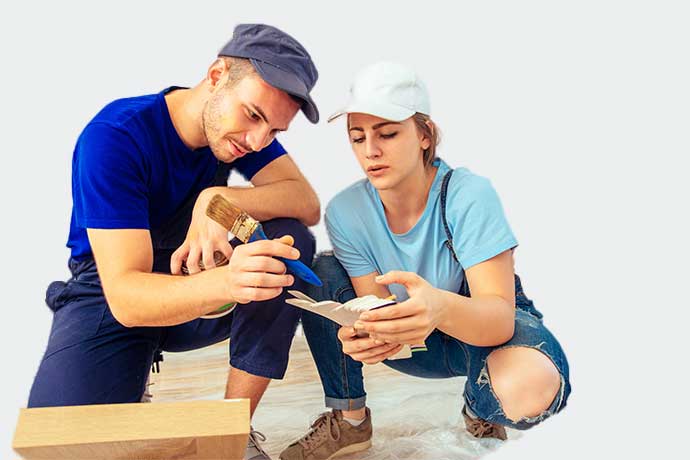 Maler24.berlin - Lackierarbeiten - Lackierer beim Aussuchen der Farben